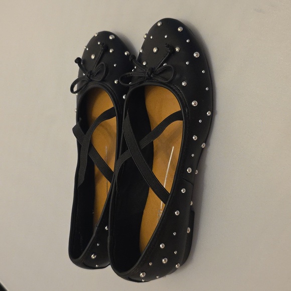 BRAND NEW REPORT TESSY STUDS CRISS-CROSS SLIP ON FLATS - Picture 4 of 15